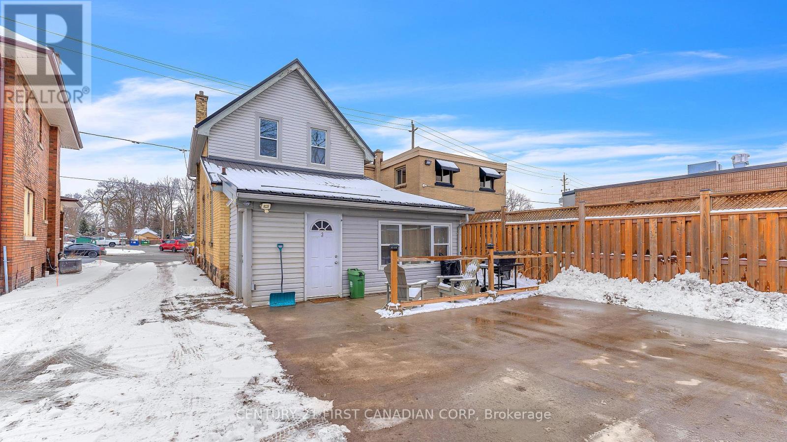 118 Wharncliffe Road S Property Photo 22