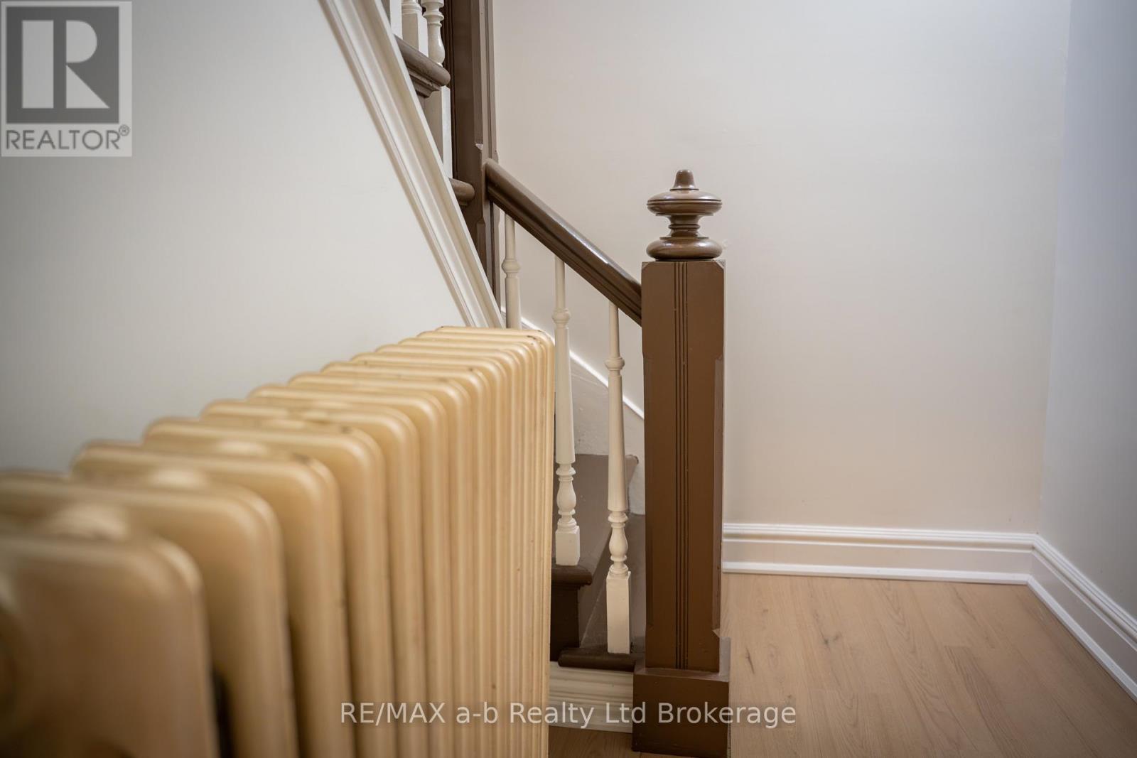 Upper - 390 Ontario Street Property Photo 3