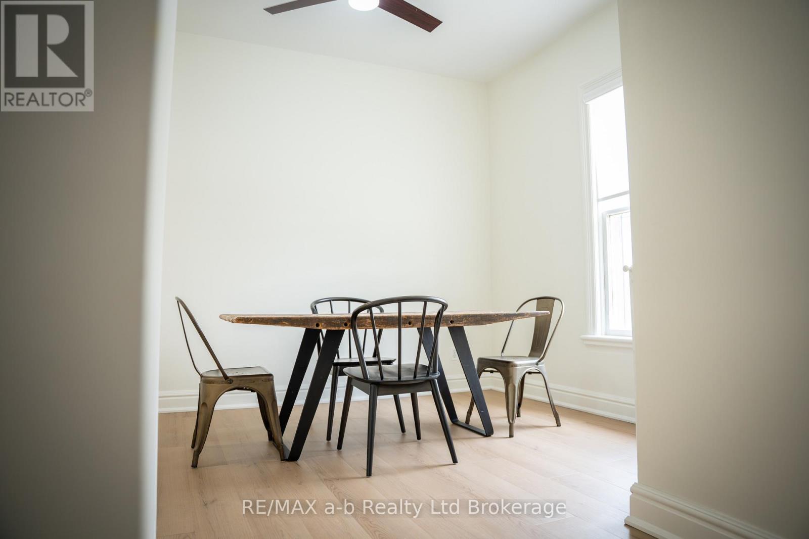 Upper - 390 Ontario Street Property Photo 4