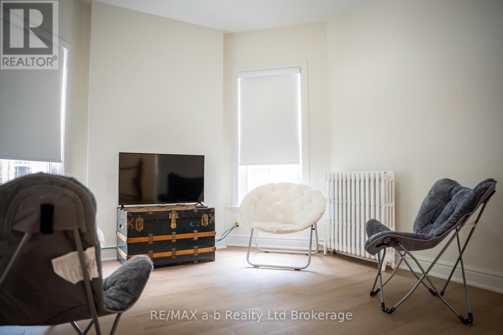 Upper - 390 Ontario Street Property Photo 5