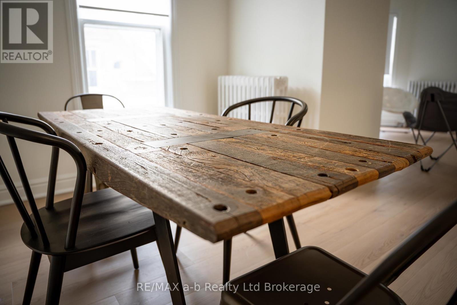 Upper - 390 Ontario Street Property Photo 6
