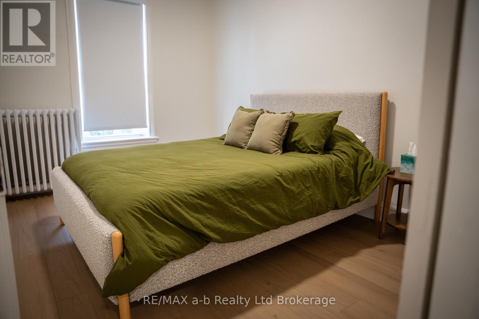 Upper - 390 Ontario Street Property Photo 7