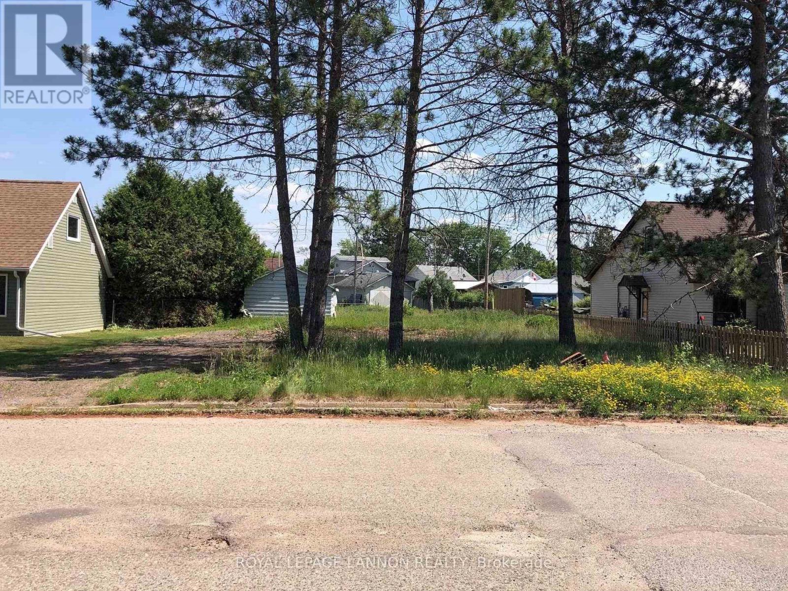 7 Starr Street Property Photo 4
