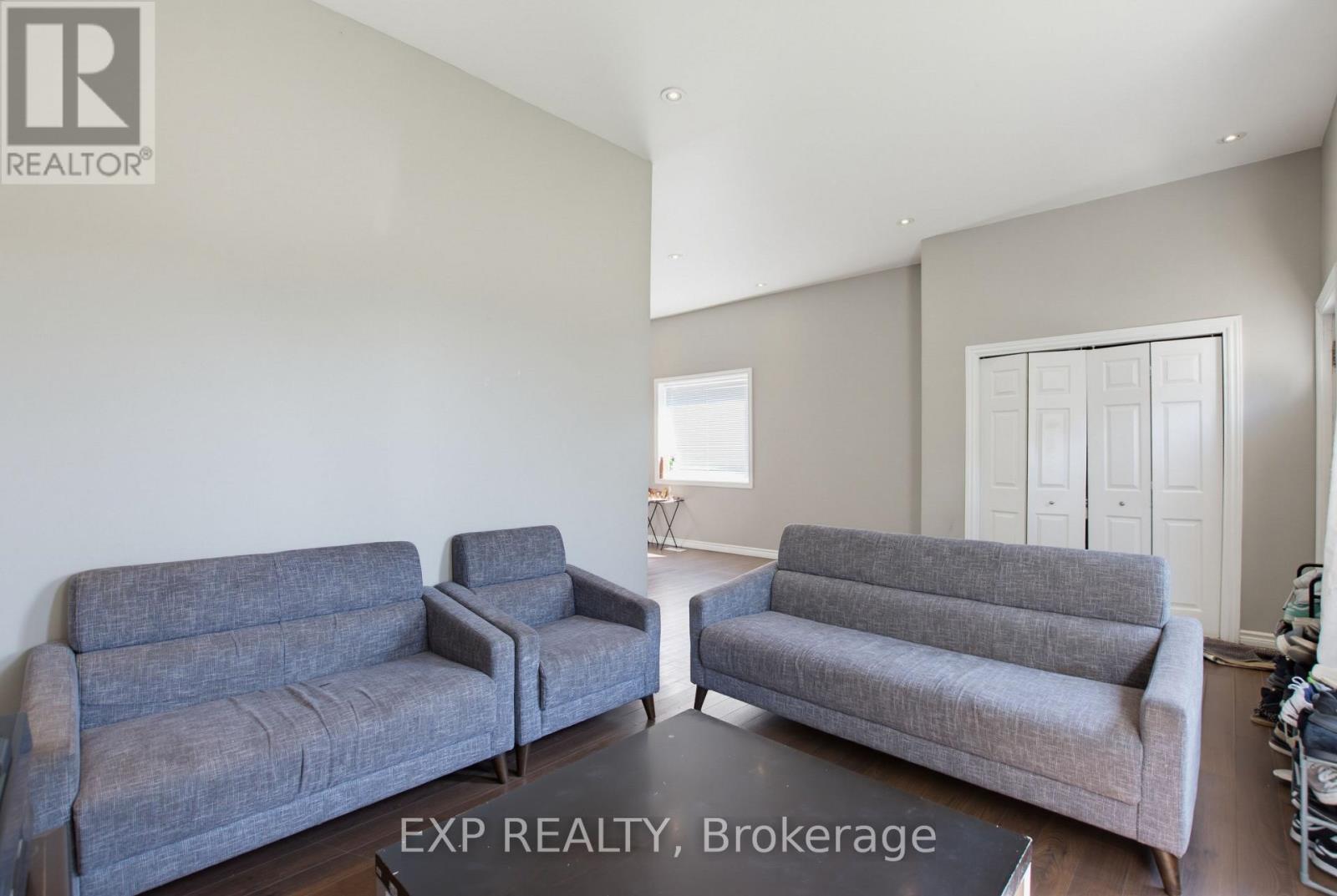 121 Mount Pleasant Avenue Property Photo 7