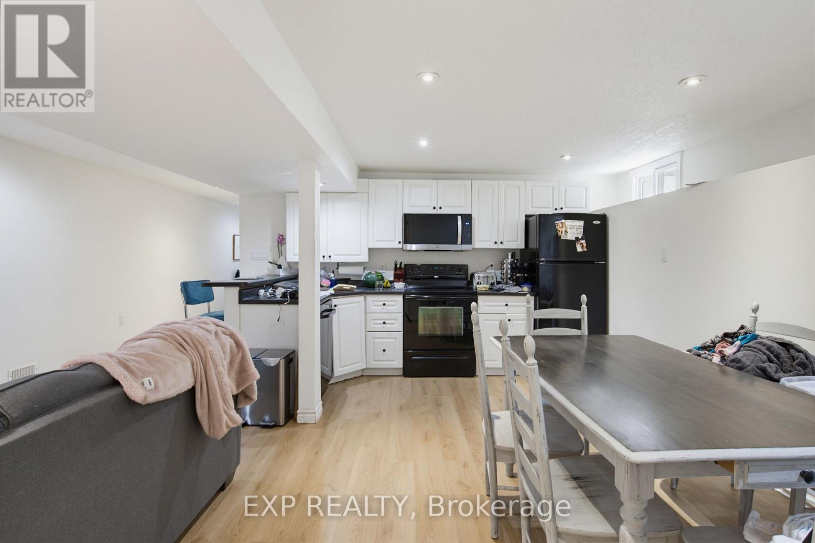 121 Mount Pleasant Avenue Property Photo 33