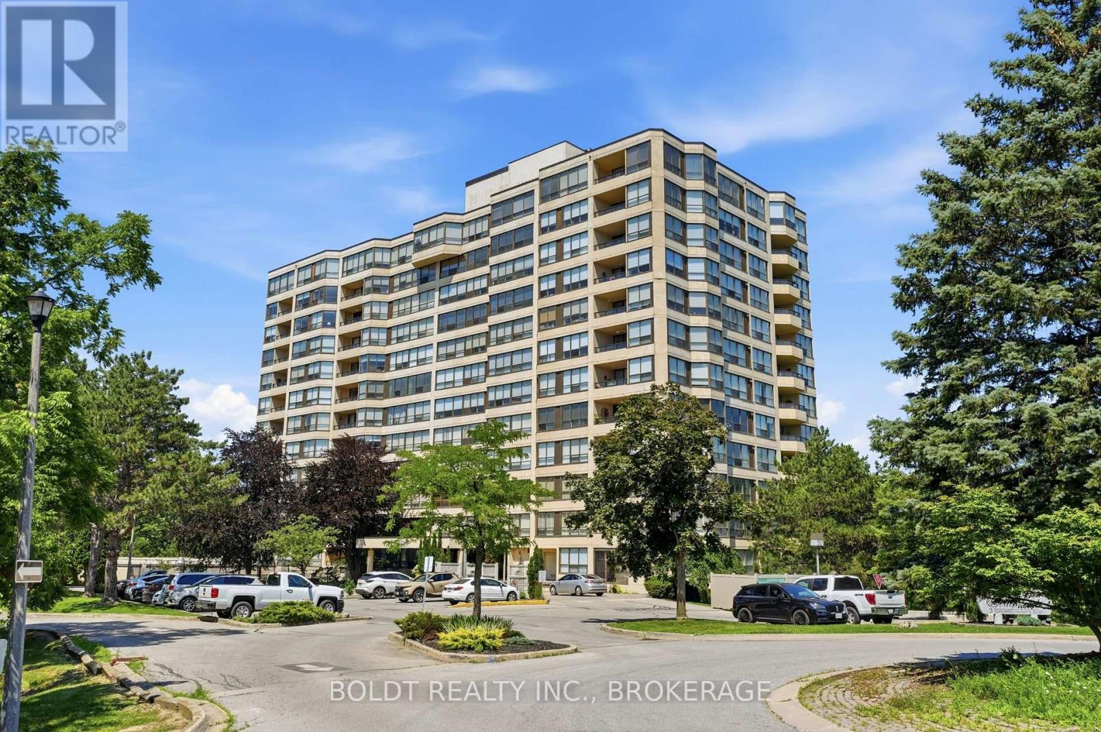 702 - 3 Towering Heights Boulevard Property Photo 1