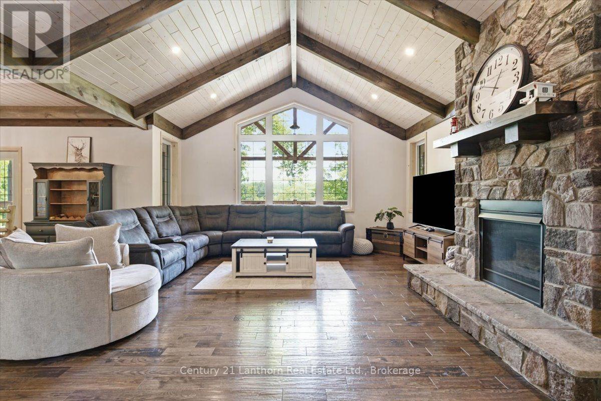 673 Lahey Road Property Photo 12