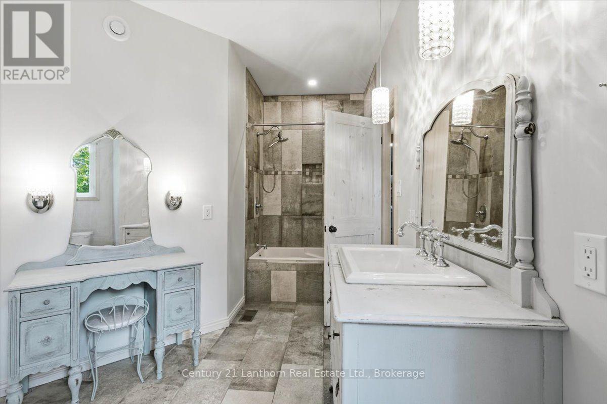 673 Lahey Road Property Photo 31