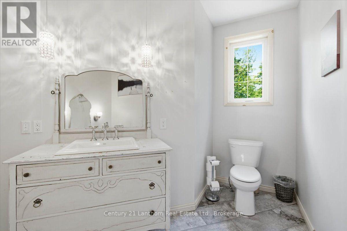 673 Lahey Road Property Photo 32