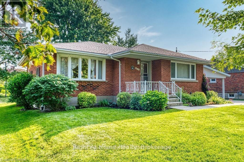 202 EASSON STREET Property Photo 1