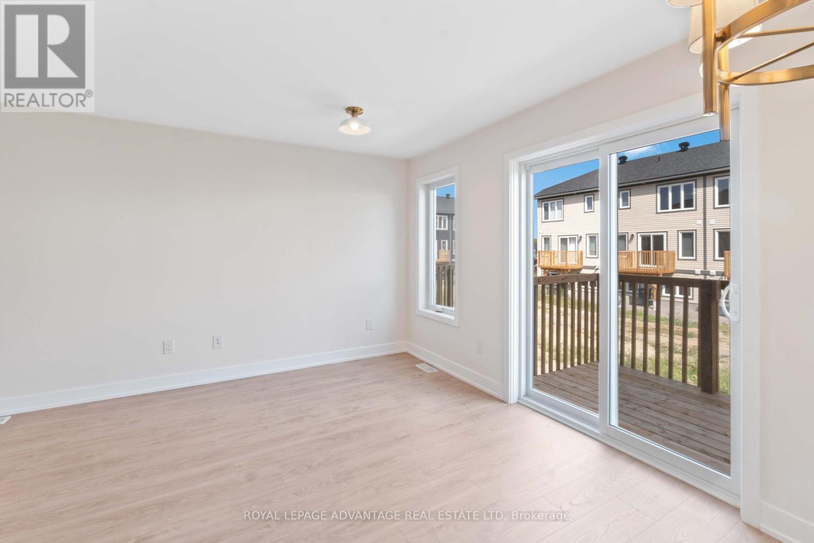 35 Whitcomb Crescent Property Photo 5