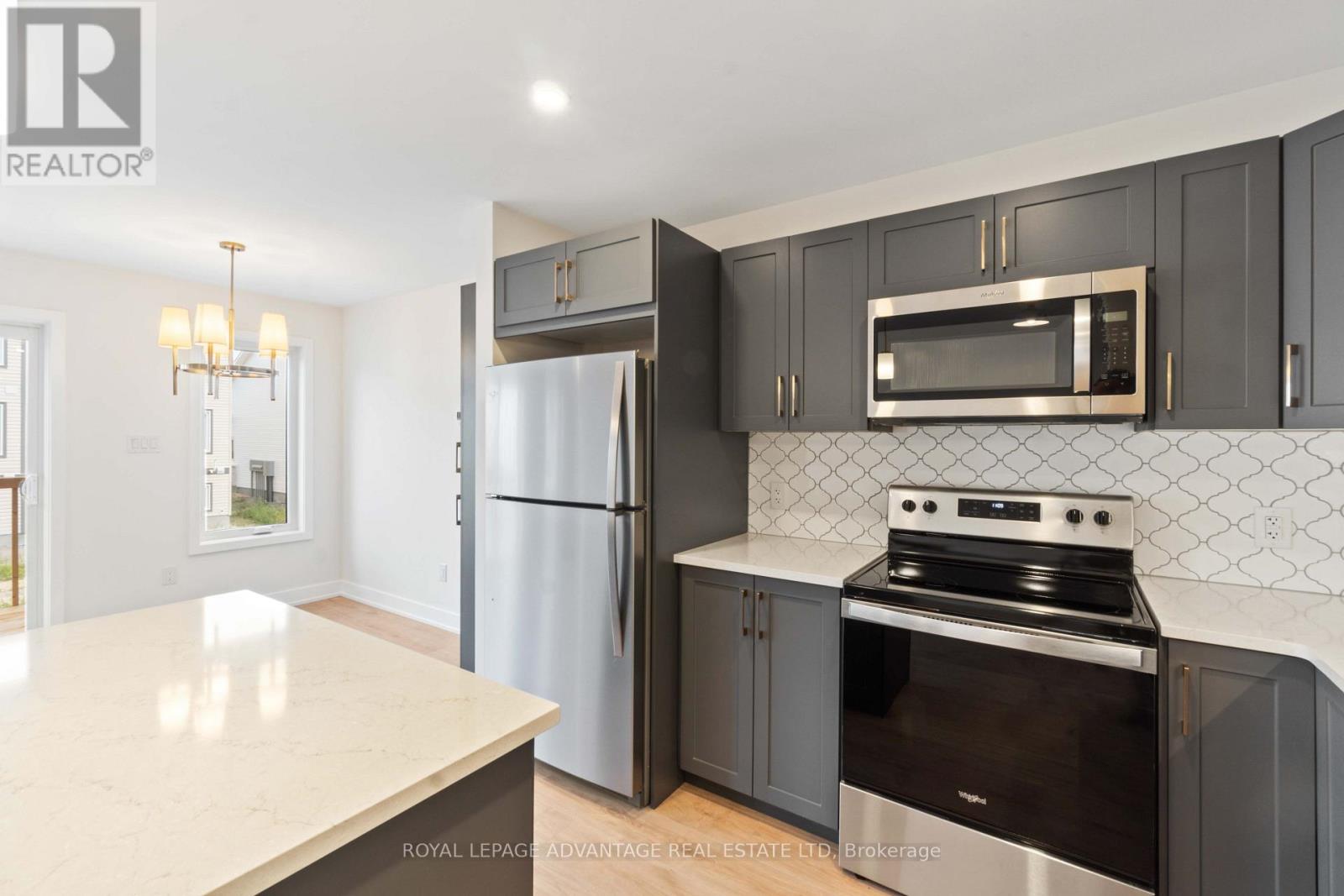 35 Whitcomb Crescent Property Photo 8