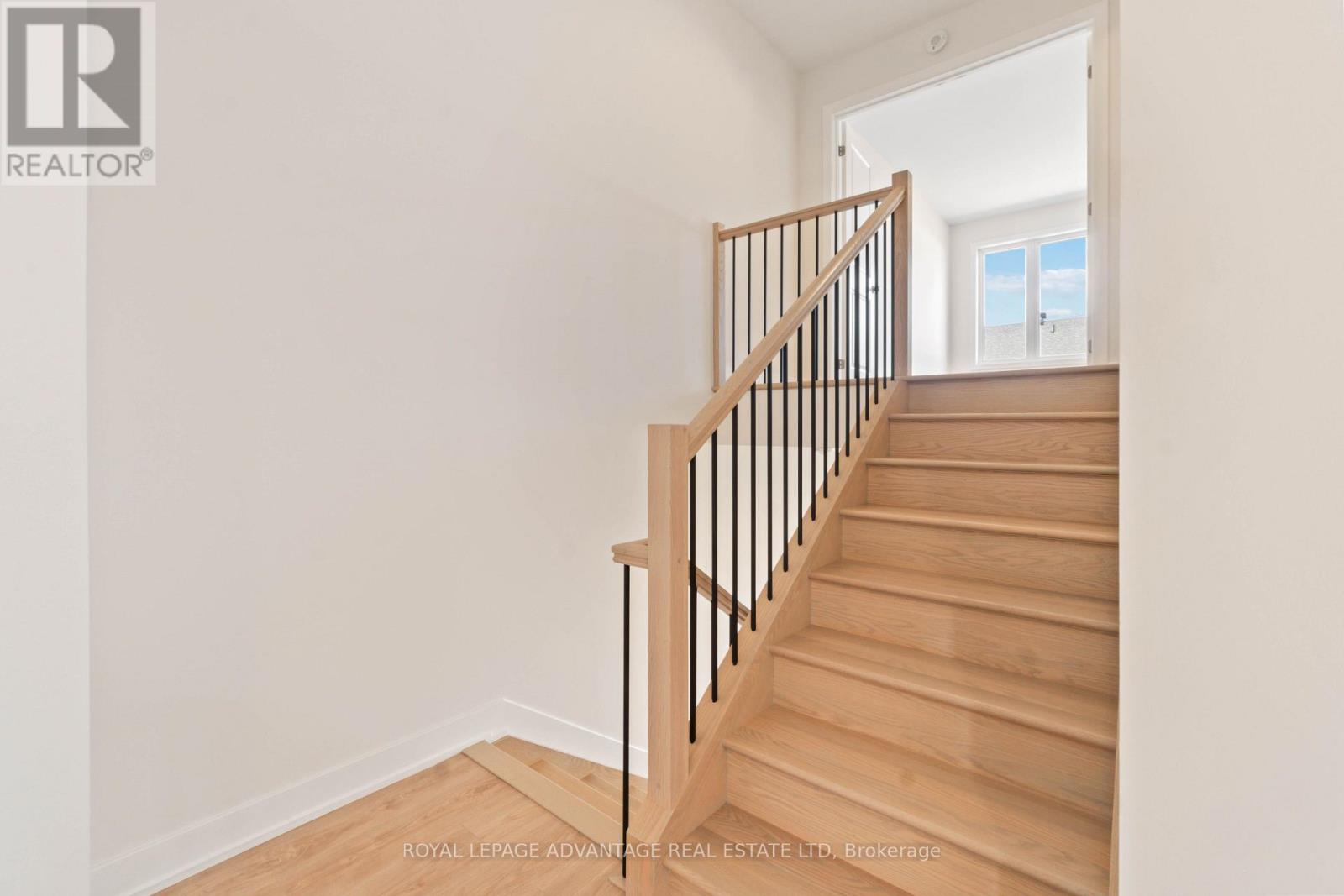 35 Whitcomb Crescent Property Photo 13