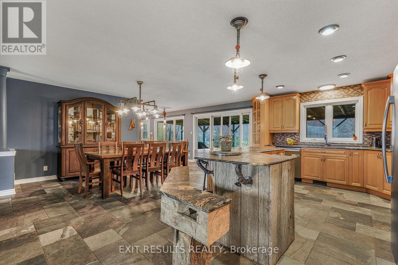 638 St Thomas Road E Property Photo 9