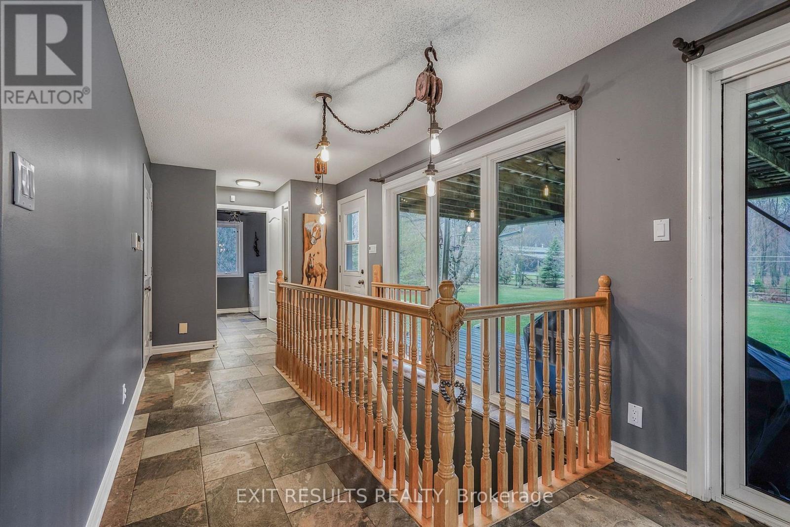 638 St Thomas Road E Property Photo 14