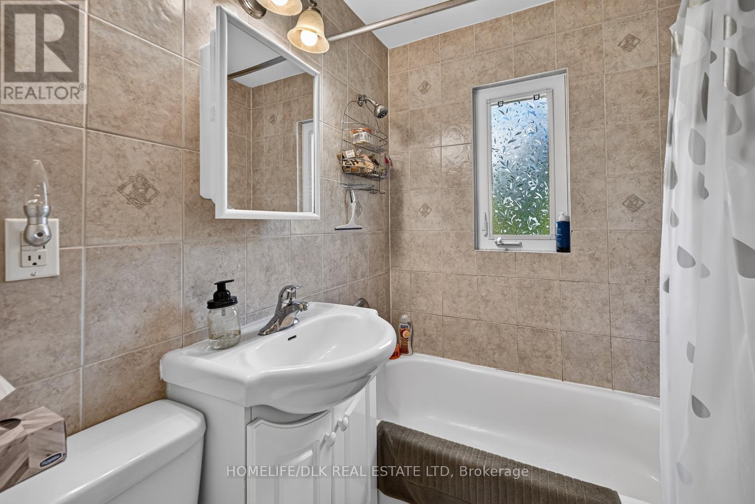 100 Ellerbeck Street Property Photo 15