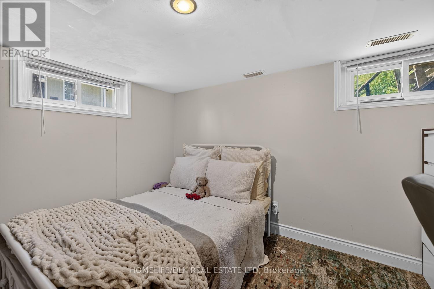 100 Ellerbeck Street Property Photo 22