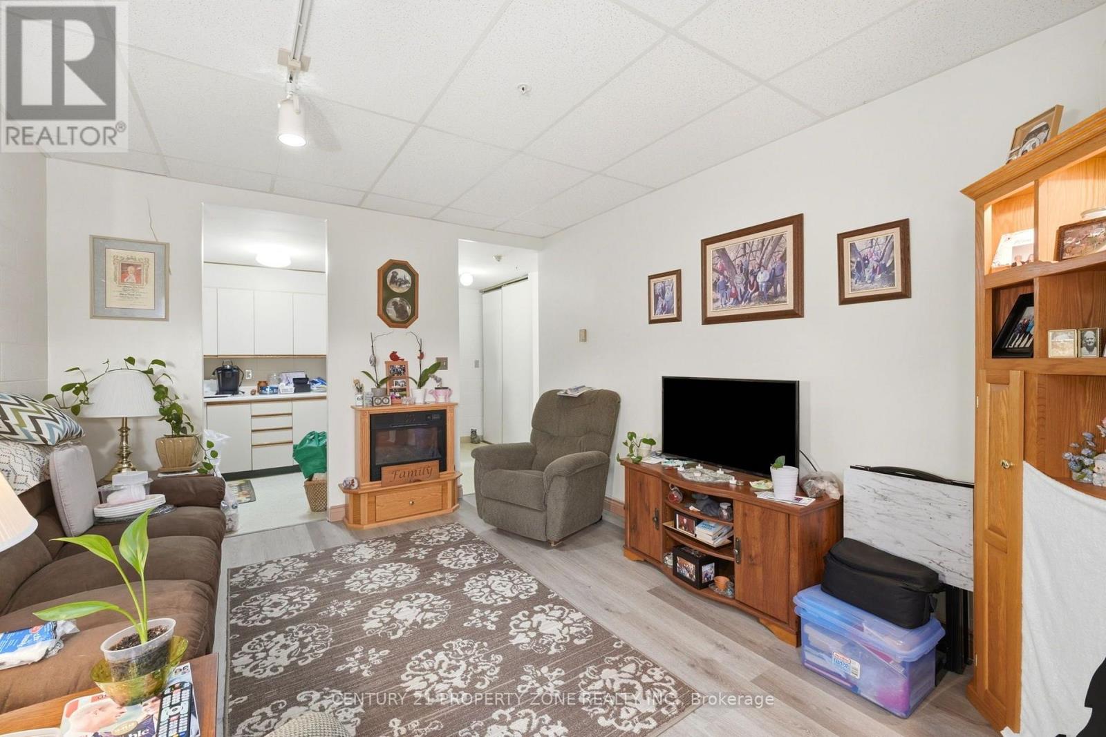 1360 Maryhill Road Property Photo 7