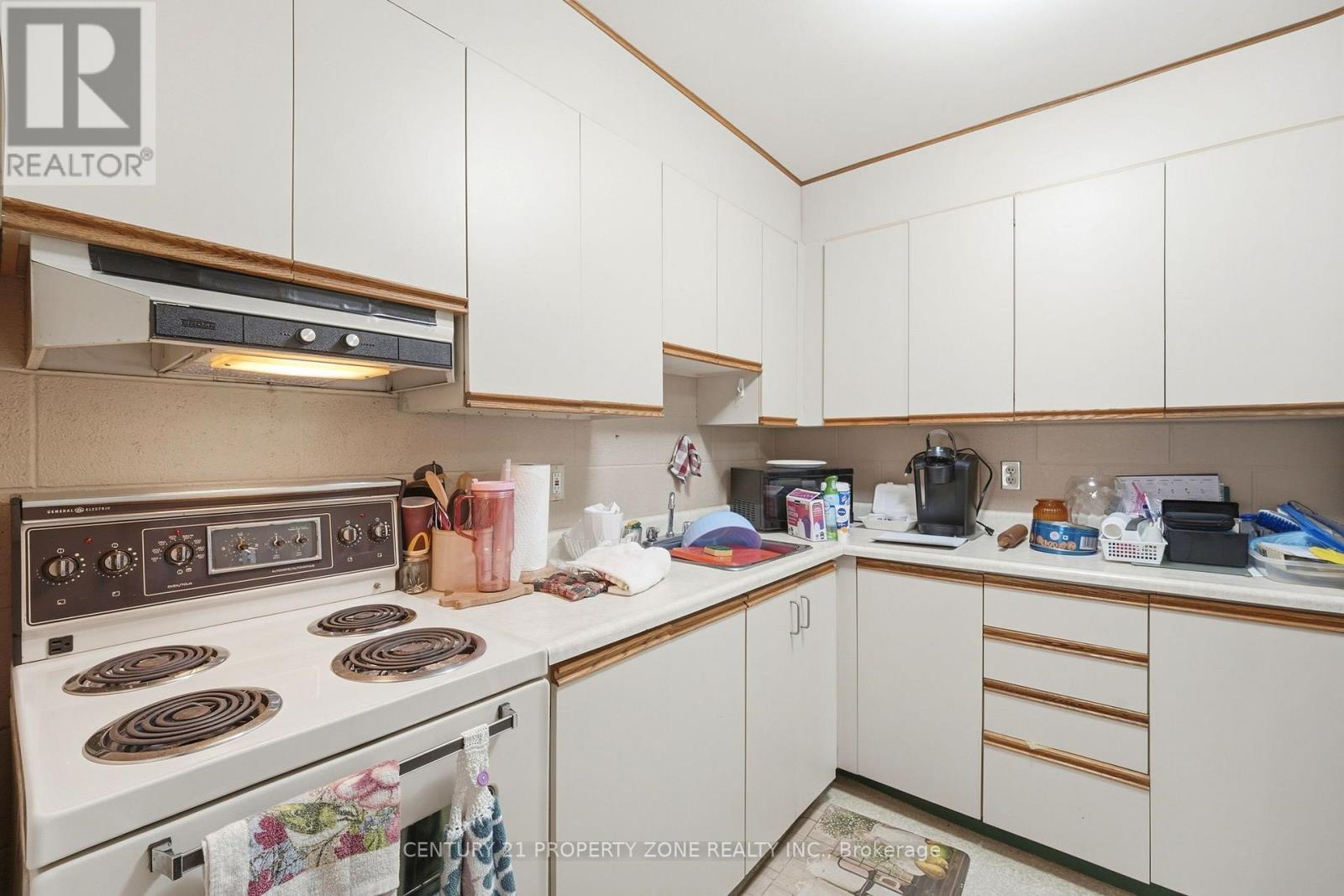 1360 Maryhill Road Property Photo 8