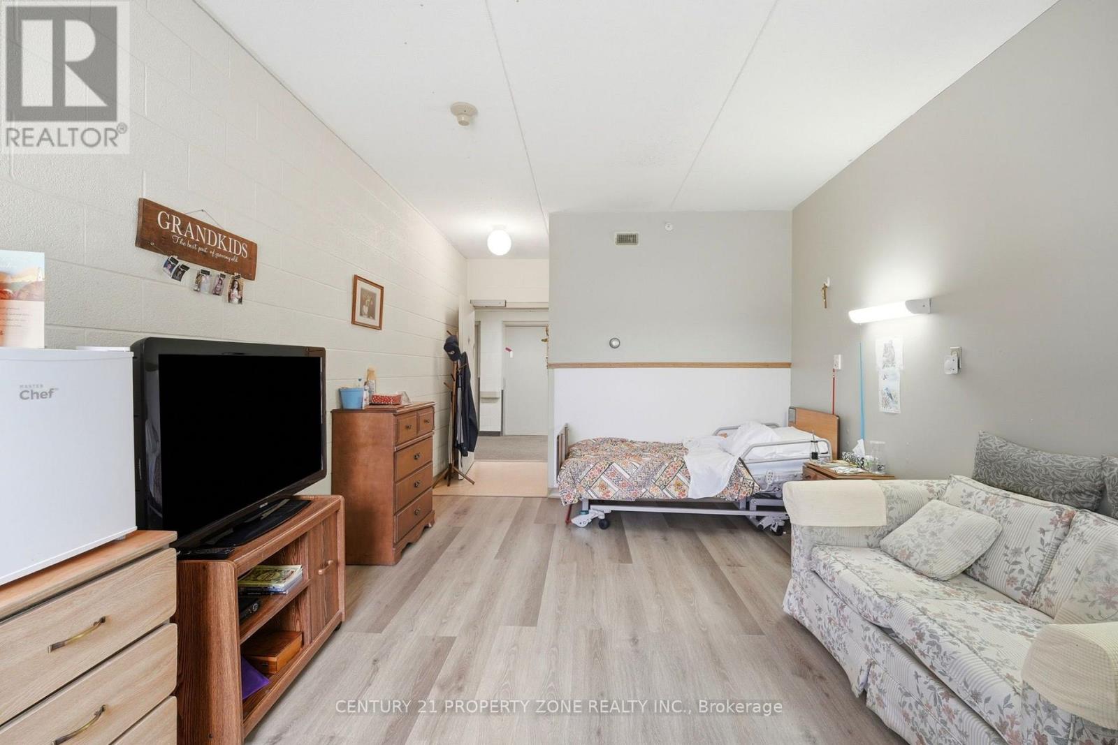 1360 Maryhill Road Property Photo 22