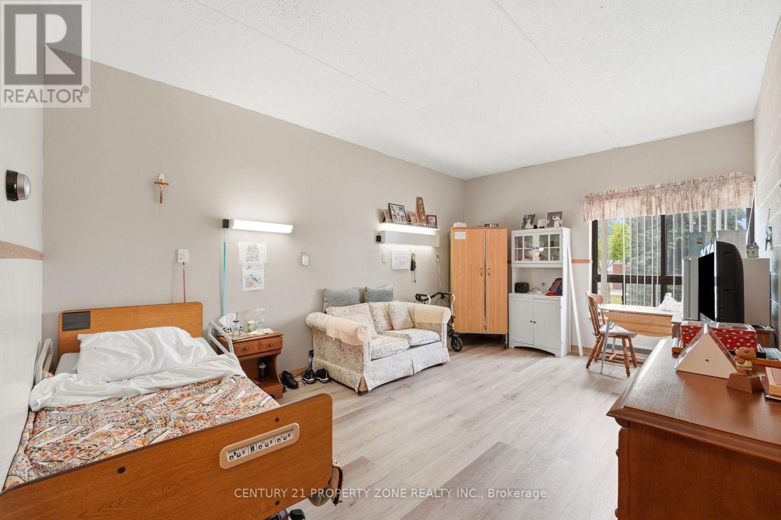 1360 Maryhill Road Property Photo 23