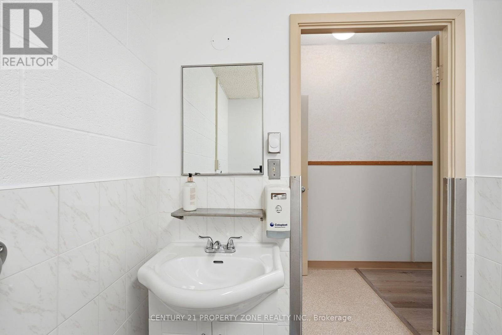 1360 Maryhill Road Property Photo 28