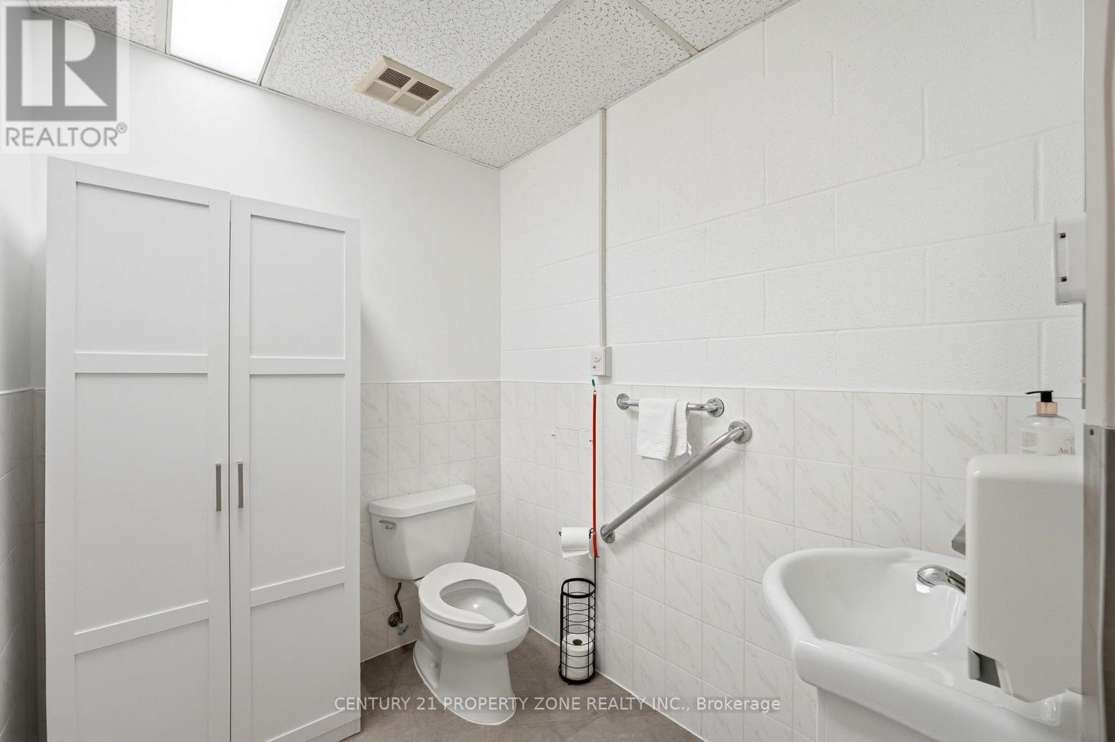 1360 Maryhill Road Property Photo 29