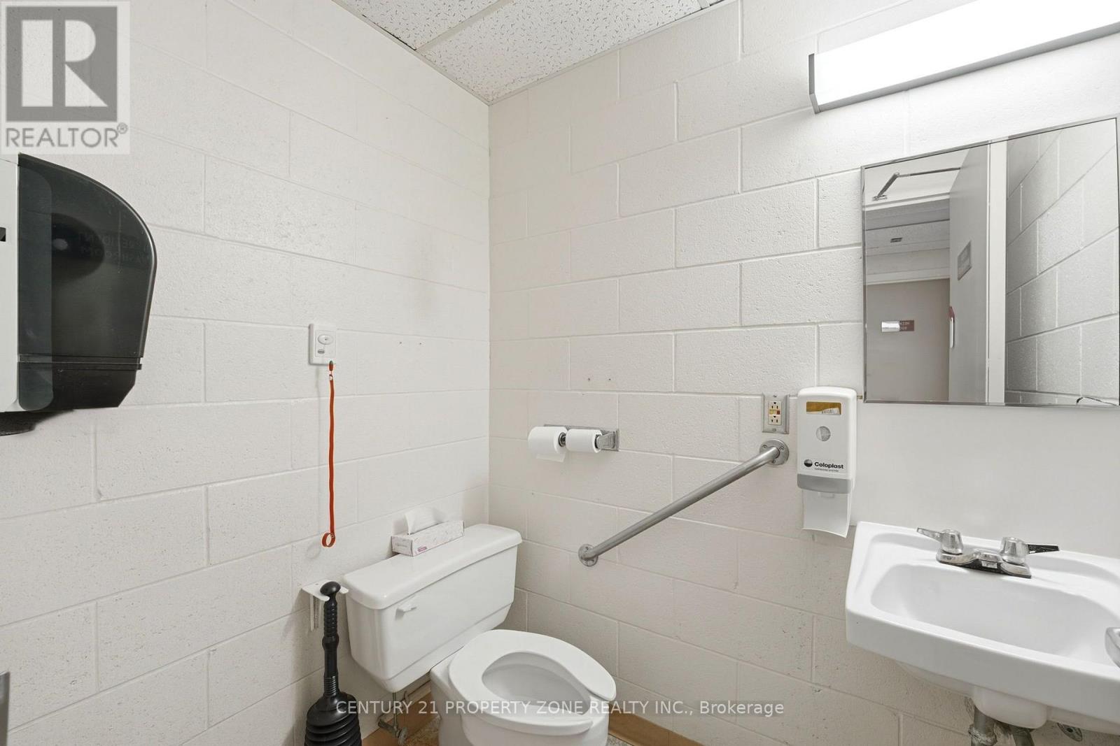 1360 Maryhill Road Property Photo 32