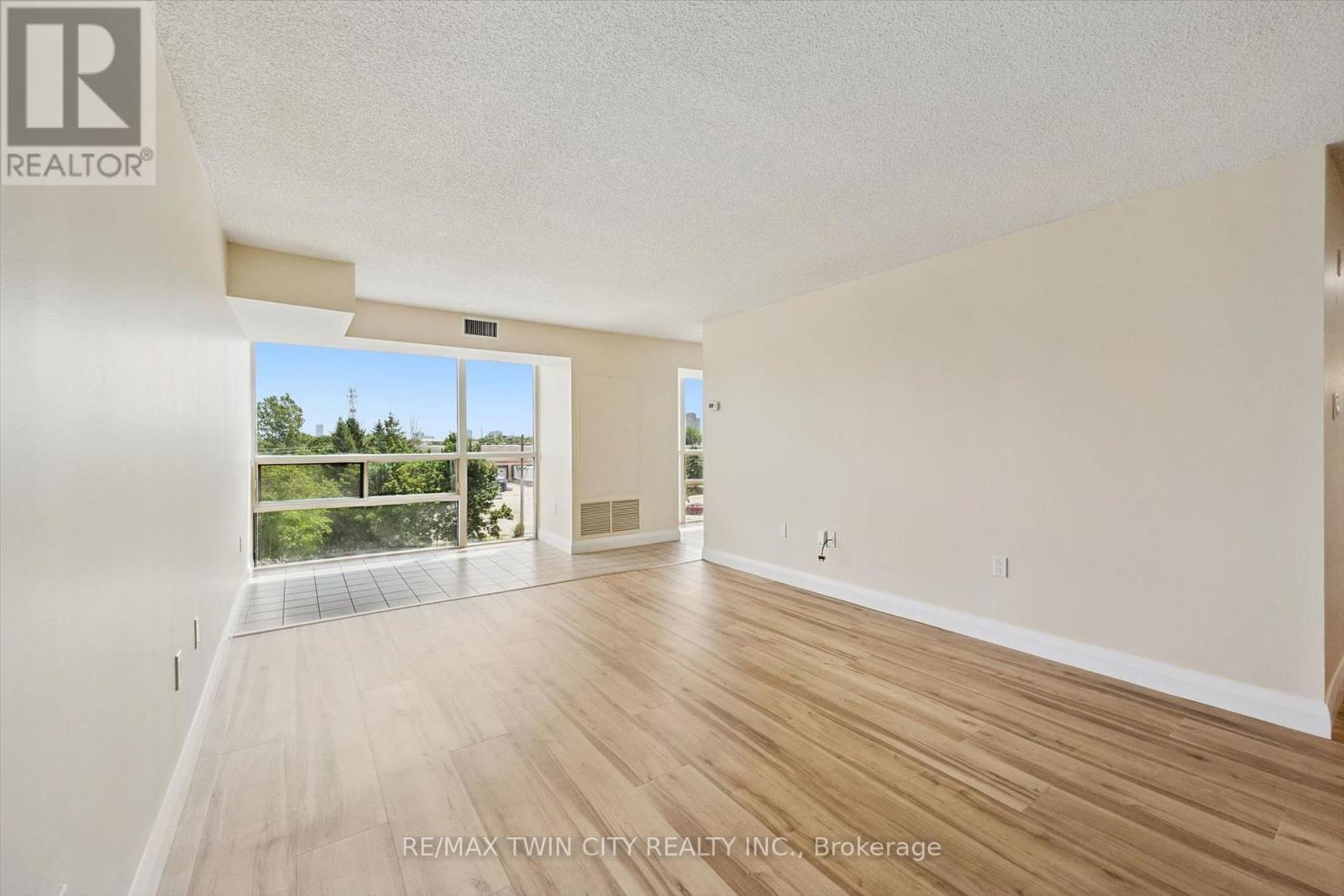 514 - 55 Blue Springs Drive Property Photo 6