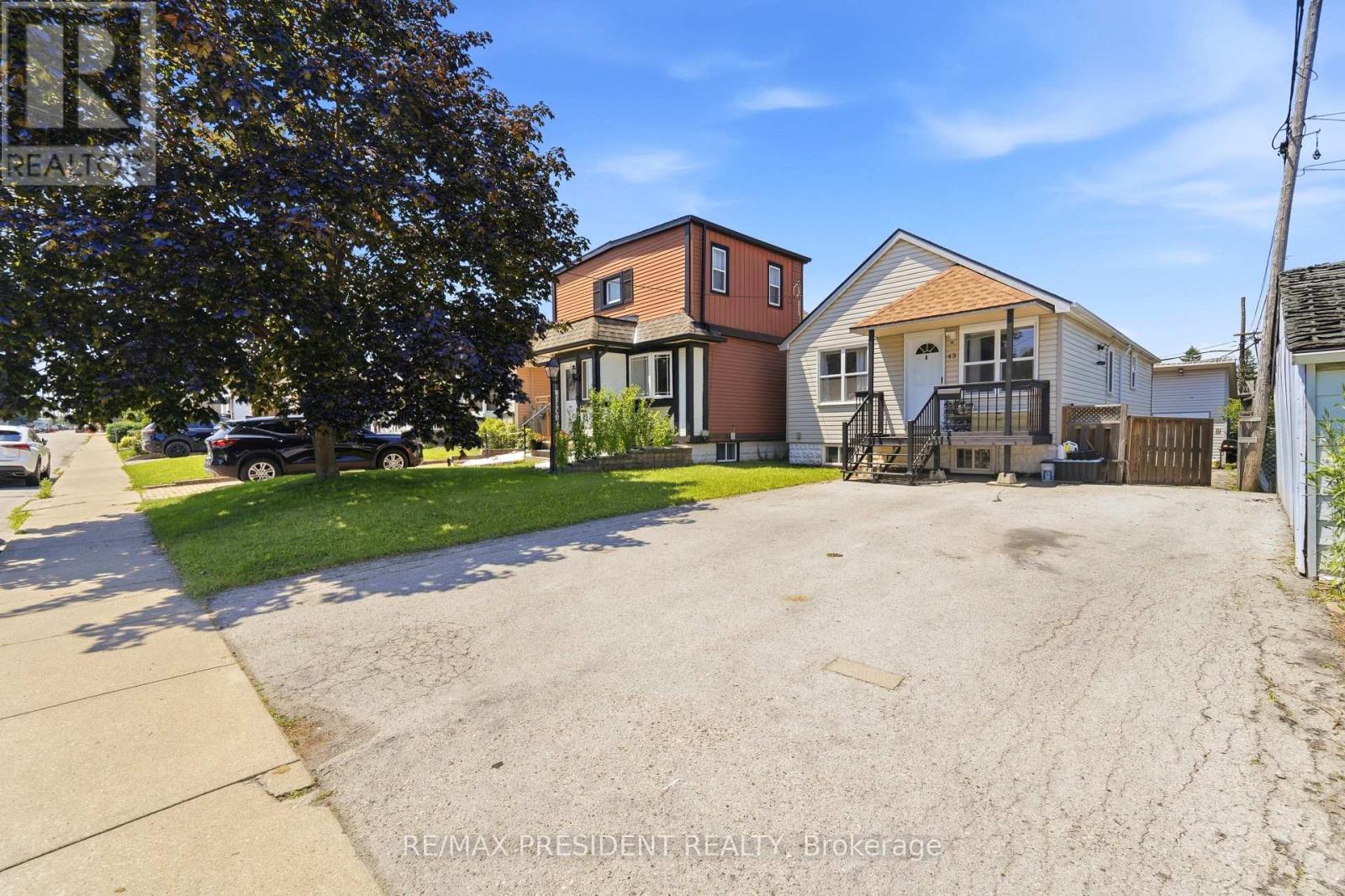 43 ADAIR AVENUE N Property Photo 1