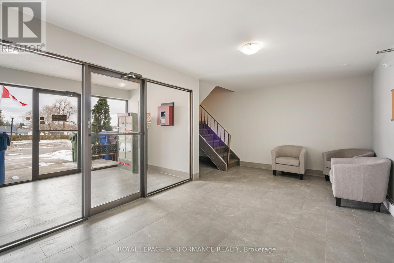 209 - 220 Kenyon Street W Property Photo 2