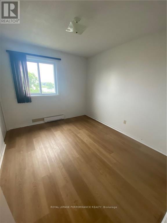209 - 220 Kenyon Street W Property Photo 3