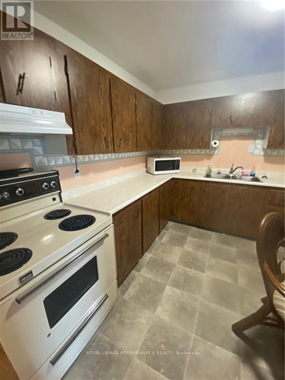 209 - 220 Kenyon Street W Property Photo 4