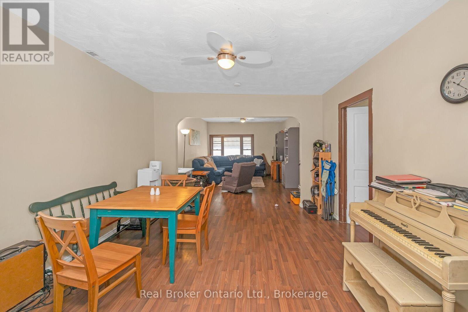 122 King Street Property Photo 28