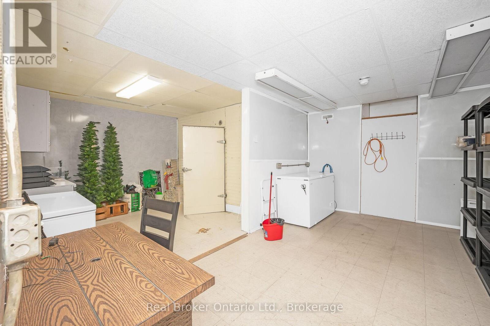 122 King Street Property Photo 11