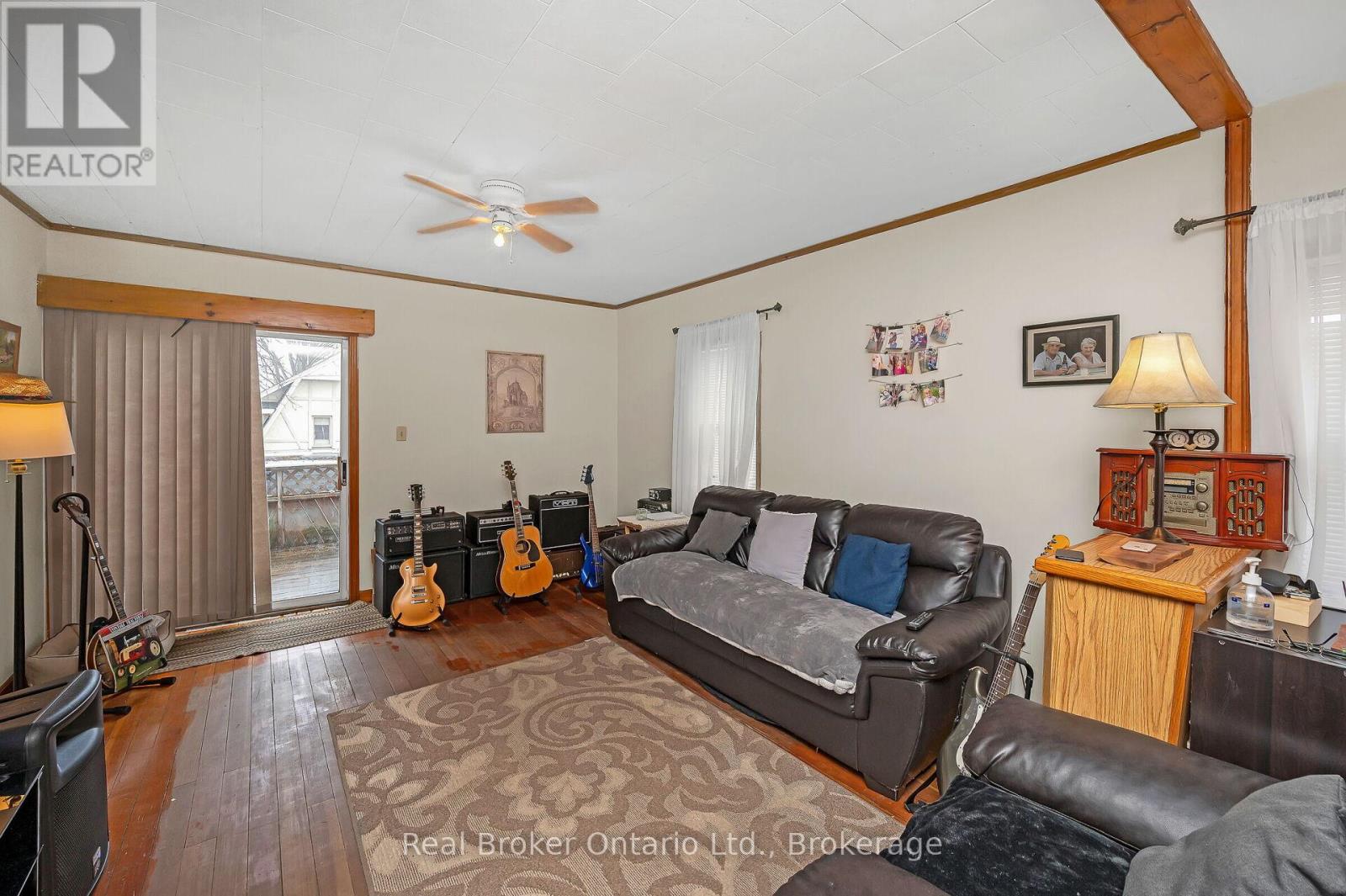 122 King Street Property Photo 39