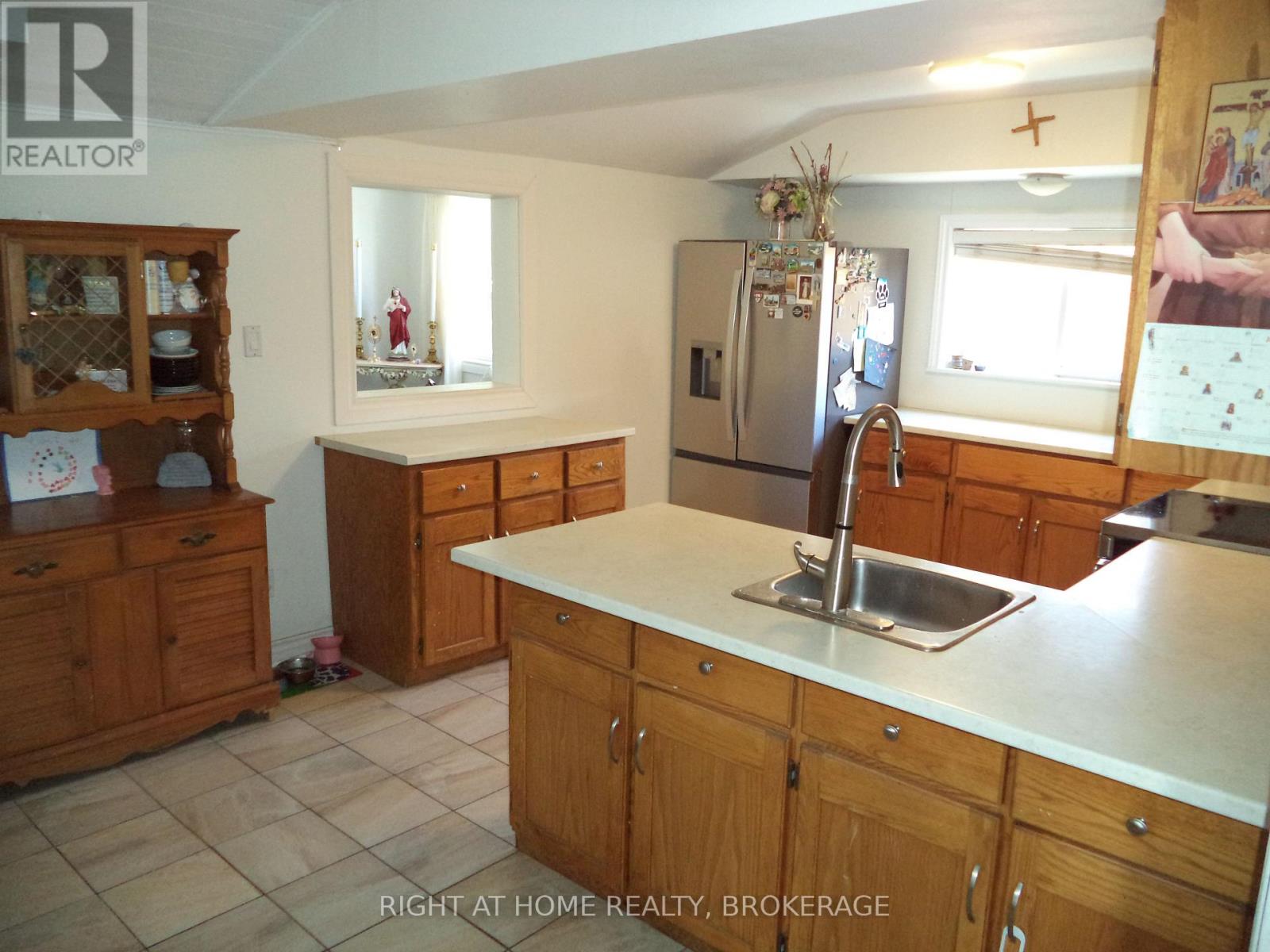 18 Almond Street Property Photo 11