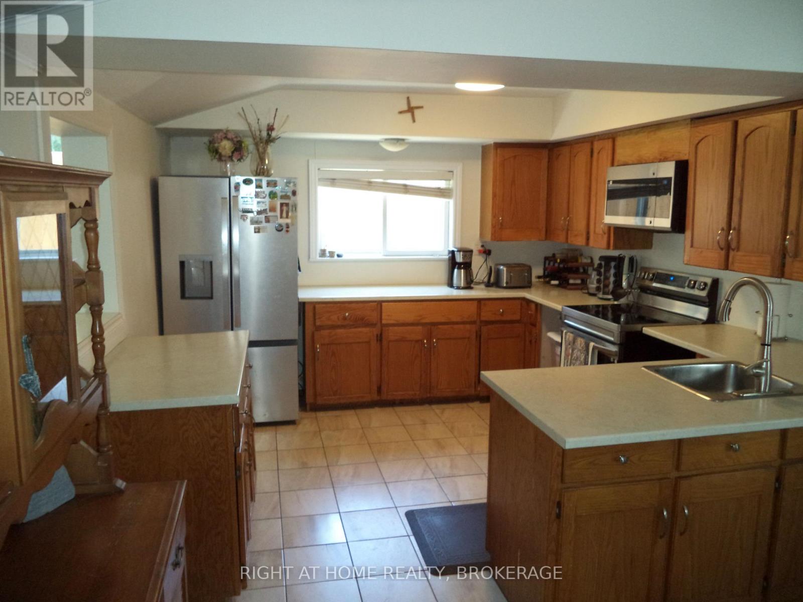 18 Almond Street Property Photo 13