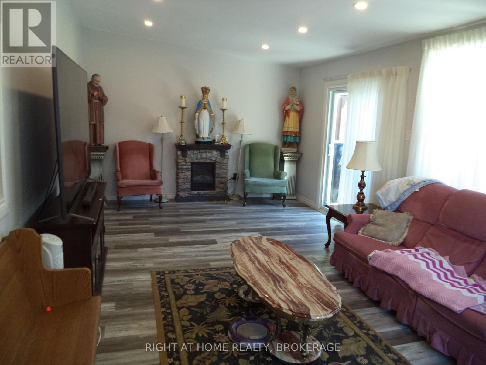 18 Almond Street Property Photo 18