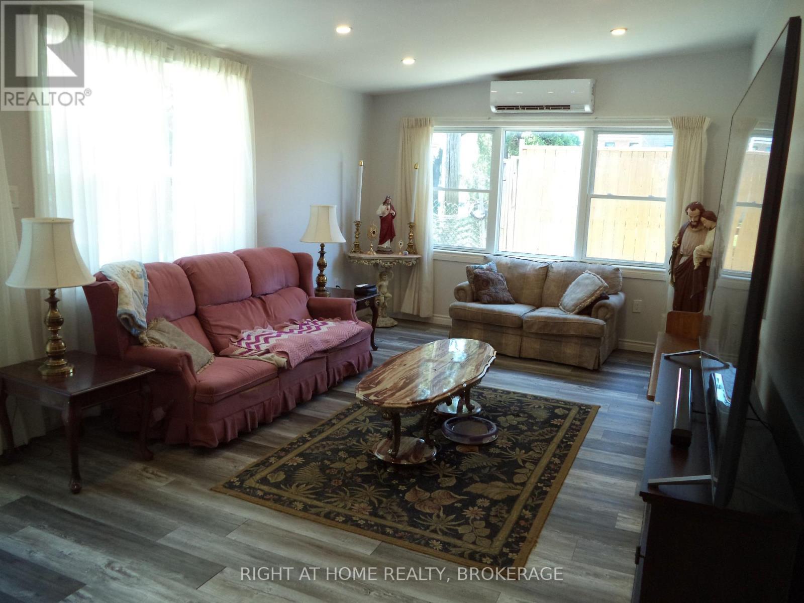 18 Almond Street Property Photo 19