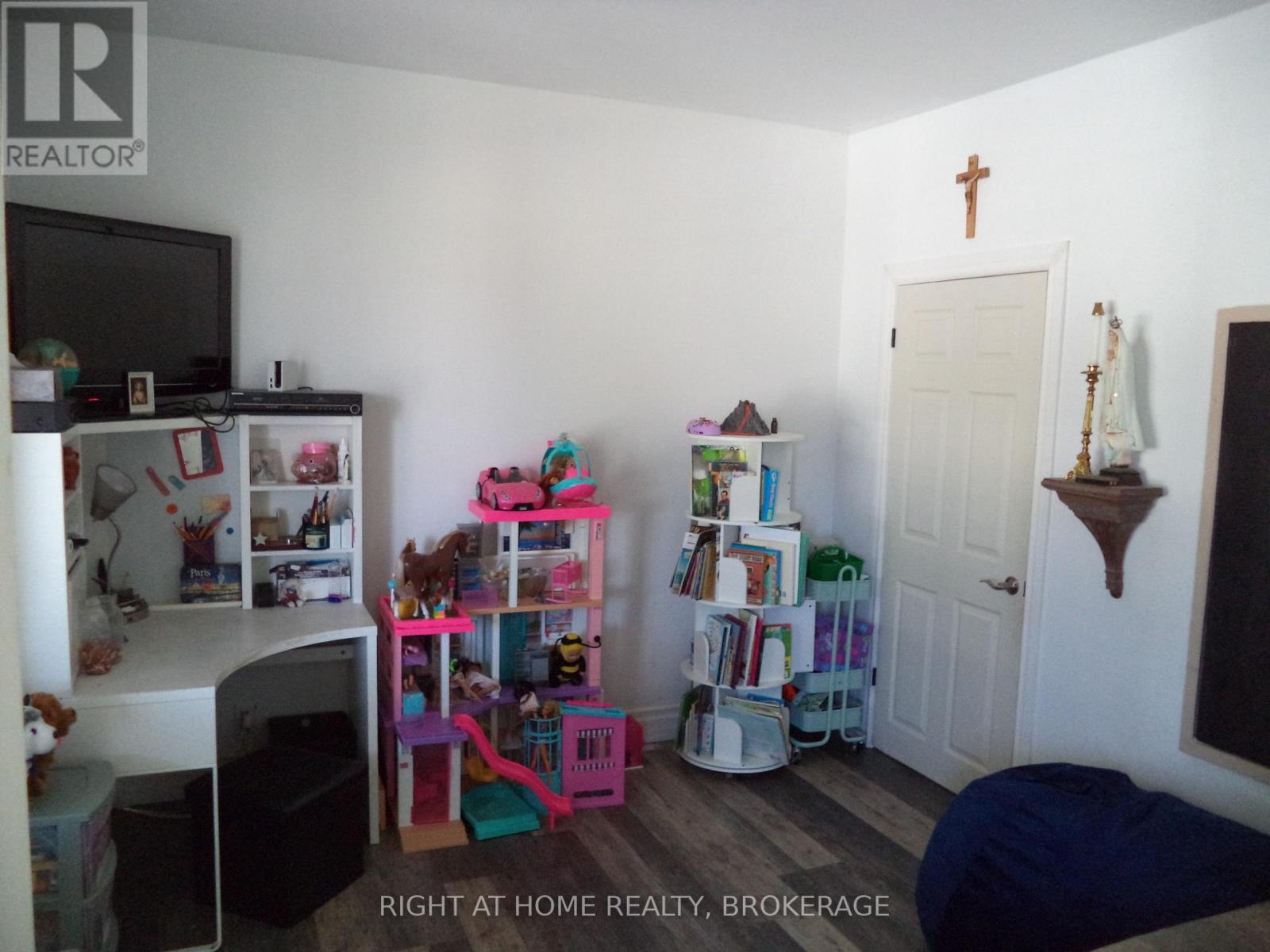 18 Almond Street Property Photo 20