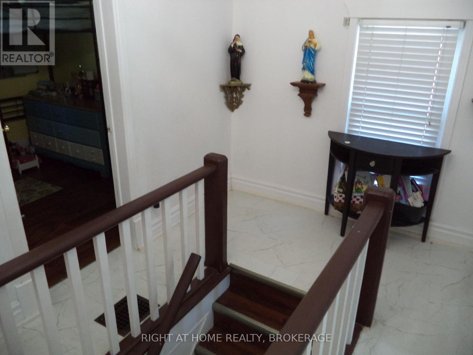18 Almond Street Property Photo 25