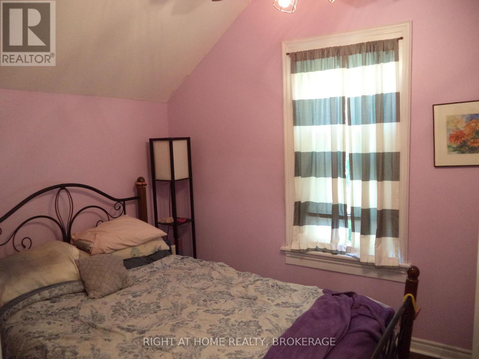 18 Almond Street Property Photo 28