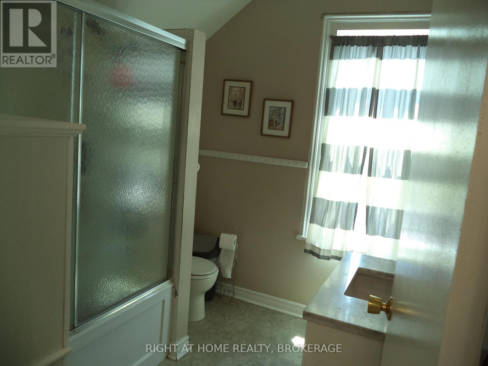 18 Almond Street Property Photo 31