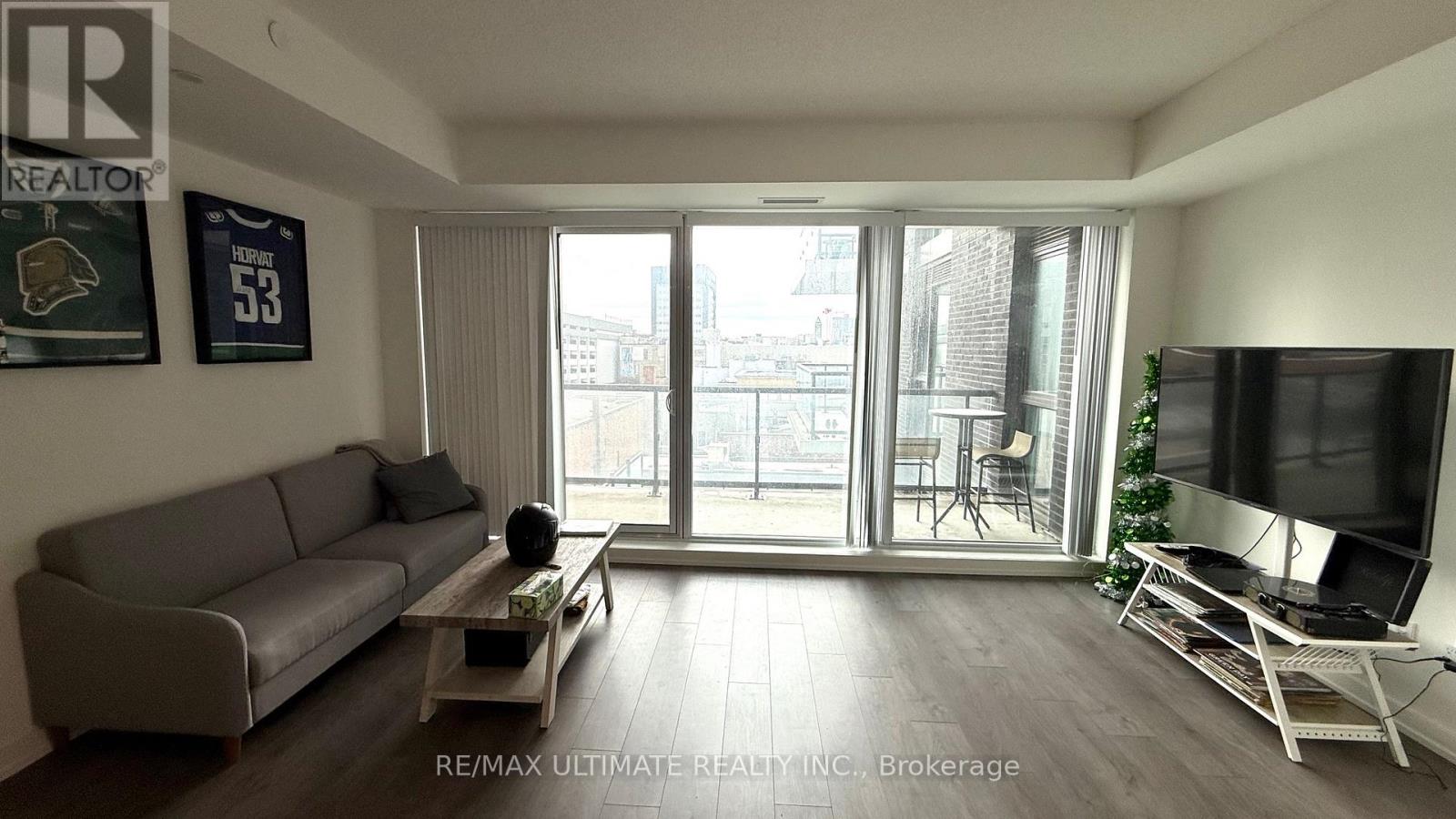 318 - 55 Duke Street W Property Photo 8
