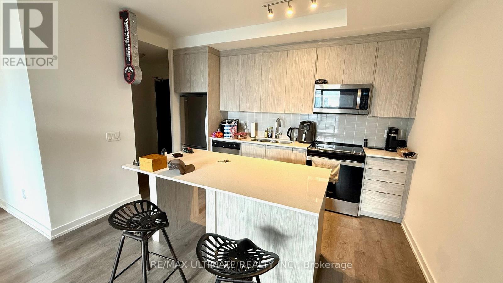 318 - 55 Duke Street W Property Photo 9
