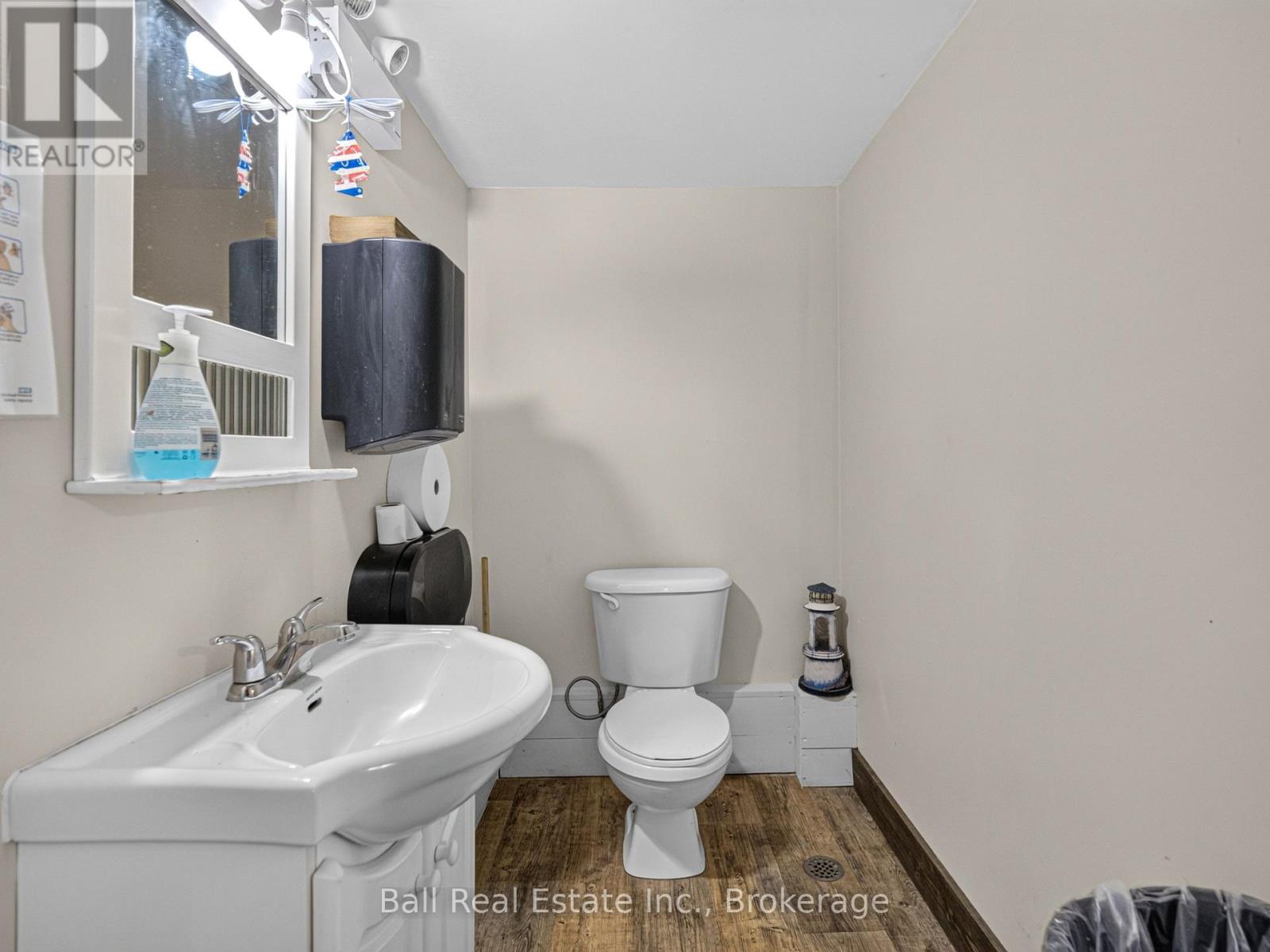 17 King Street E Property Photo 41