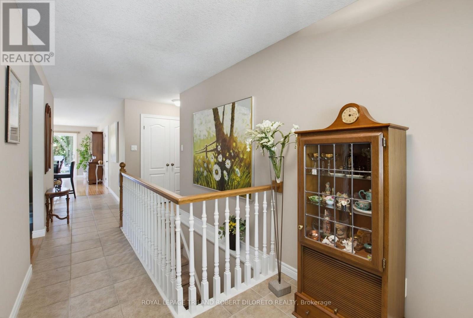 9989 Oxbow Drive Property Photo 6