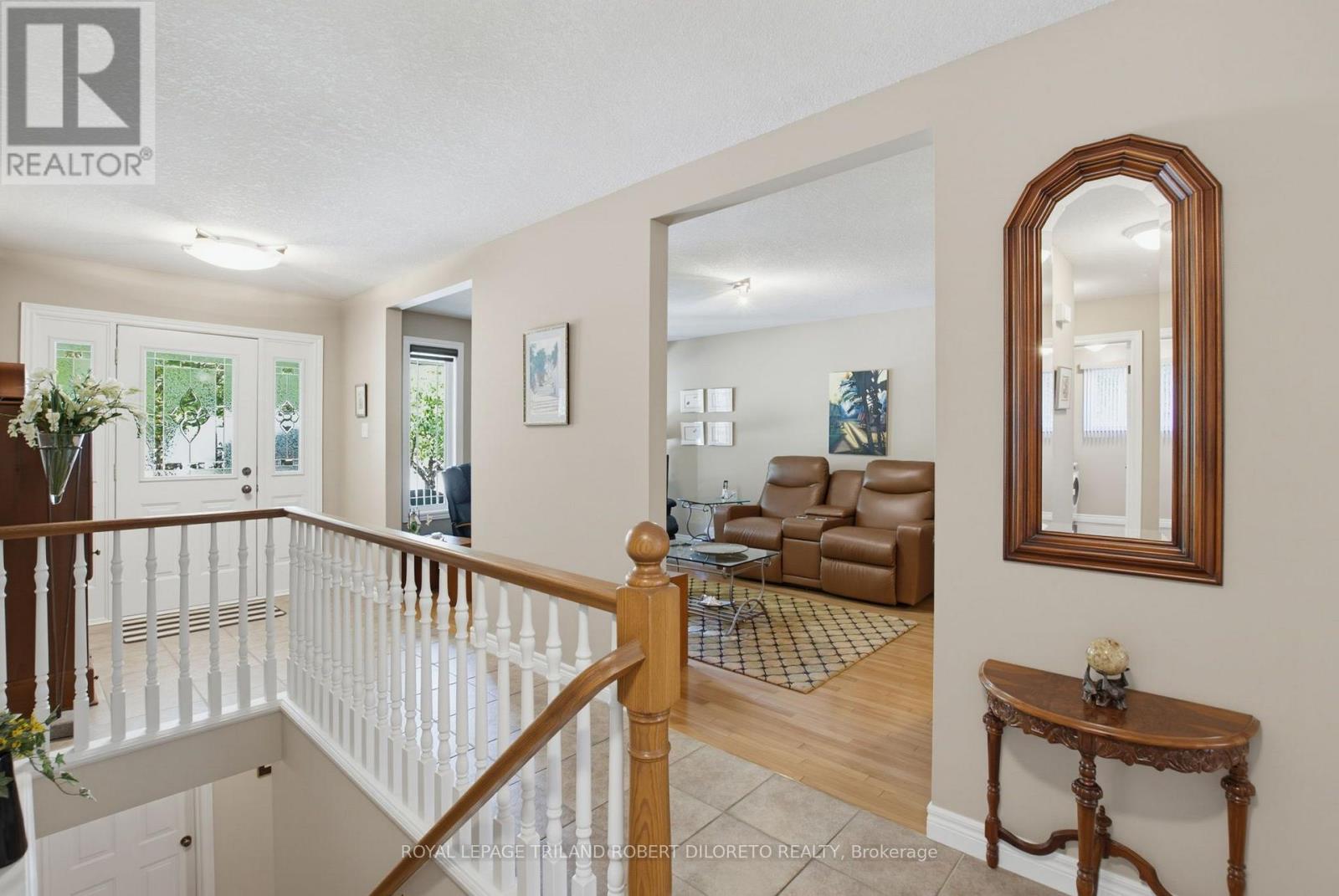 9989 Oxbow Drive Property Photo 7