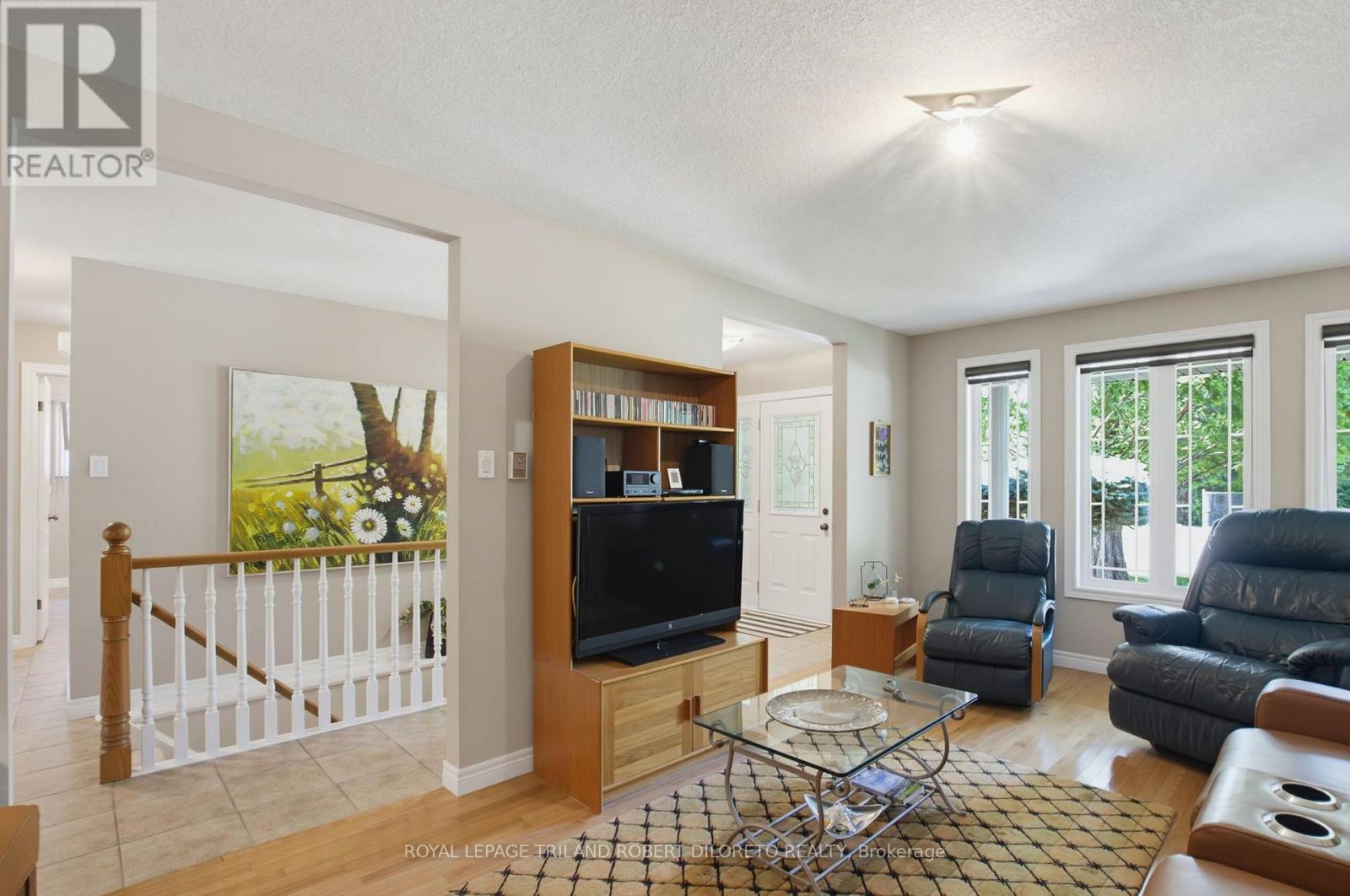 9989 Oxbow Drive Property Photo 8